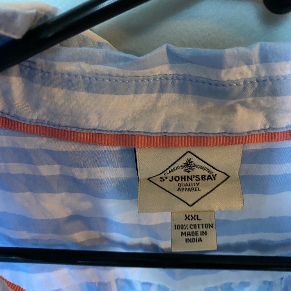 Light button down - Picture 2 of 4